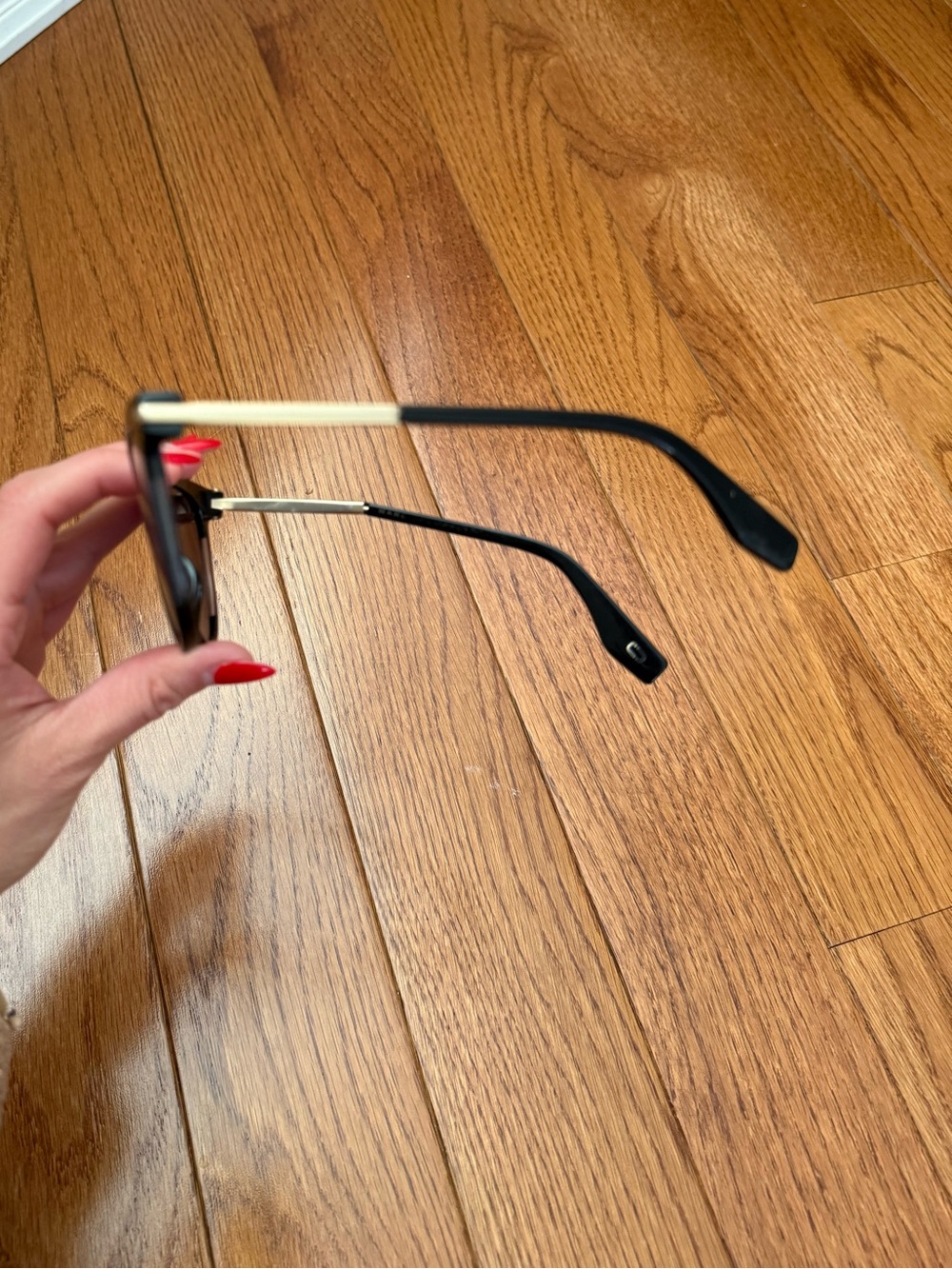 Marc Jacobs Black Cat-Eye Women's Sunglasses with Gold Temples - Picture 5 of 6